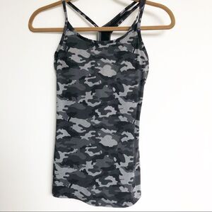 Fabletics Omemee Tank Womens XS Black Camo Fitted Racerback Built-in Bra